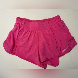 Lululemon Hotty Hot Low-Rise Lined Shorts 2.5". Sonic Pink. Size 4.
